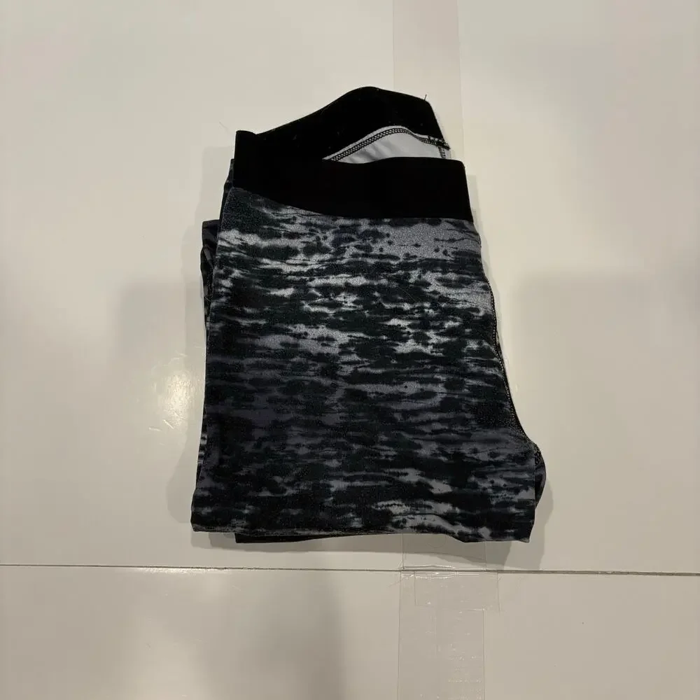 Nike distressed leggings